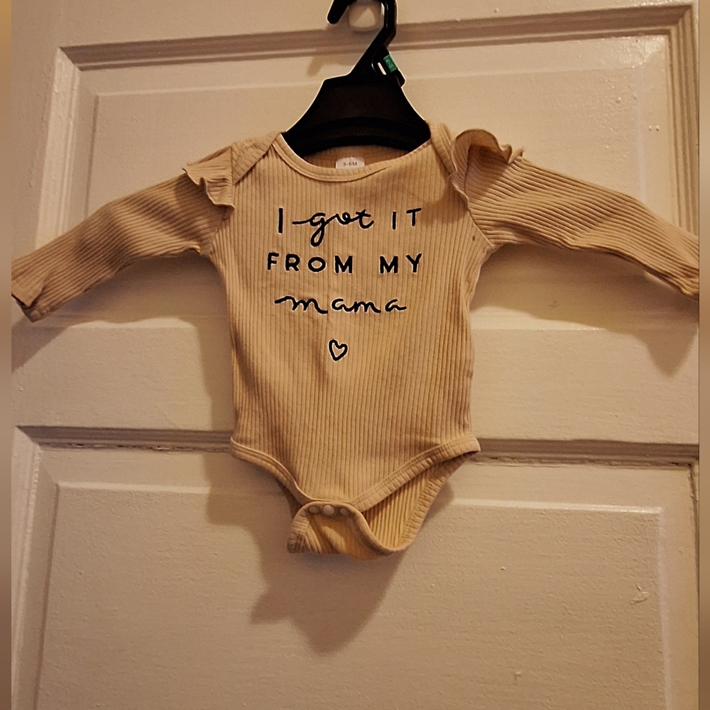🛍Beige Long Sleeve Baby Bodysuit 3-6 Months